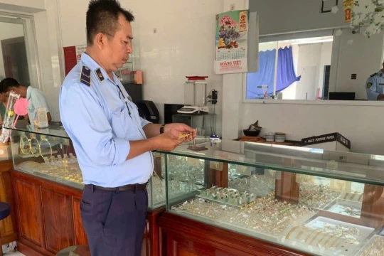 Phát hiện hàng chục vụ vi phạm kinh doanh vàng