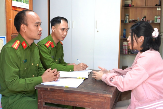 Khám xét khẩn cấp chỗ ở của vợ chồng Nguyễn Ngọc Bích Thủy, tịch thu gần 20 thẻ ngân hàng, 29 sim điện thoại