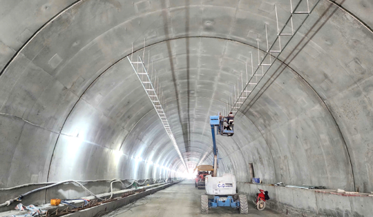 Sắp thông tuyến hầm xuyên núi kết nối 2 tỉnh hẹp ngang của Việt Nam