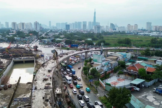 Ngổn ngang ở công trường nút giao hơn 3.400 tỷ chậm tiến độ tại TPHCM