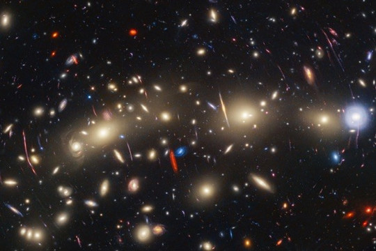 Phát hiện tín hiệu chưa từng thấy liên quan đến một thiên hà cổ