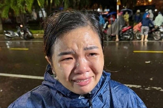 Mang 1 tấn cá còn lại sau lũ đi bán, người phụ nữ suy sụp khi phát hiện bị móc túi mất hơn 50 triệu đồng và cái kết ấm lòng ngày mưa gió