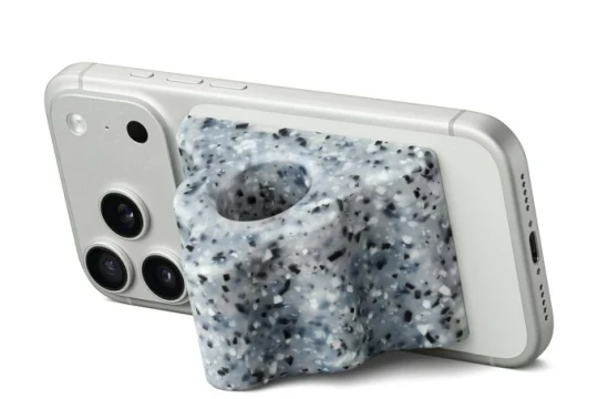 Apple bán 'cục nhựa gắn cái nam châm' 70 USD, cư dân mạng chốt một câu: 'Apple kiếm tiền dễ thật!'