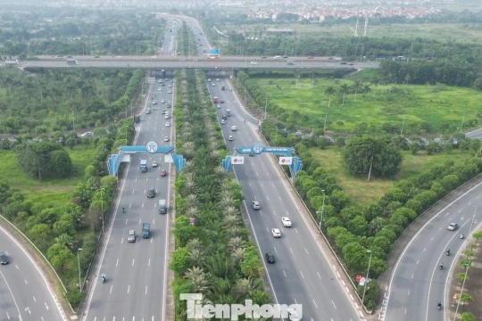 Từ 25/11, cấm xe tải, xe khách lưu thông ở làn 1 trục Nhật Tân - Nội Bài