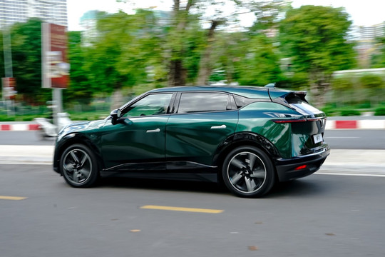 Tiên phong mua VinFast VF 7, chủ xe sau 1 năm lần đầu nói thẳng về việc cập nhật phần mềm, chính sách bảo hành, bóc tách luôn chi phí sử dụng