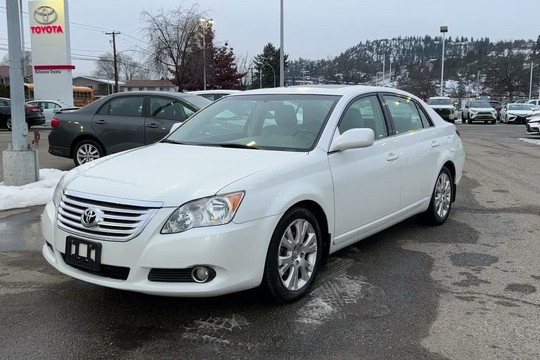 Mẫu sedan của Toyota giá chỉ hơn 200 triệu, động cơ V6 chạy bốc nhưng rất tiết kiệm nhiên liệu, an toàn vượt phân khúc: Vì sao ‘rẻ như cho’?