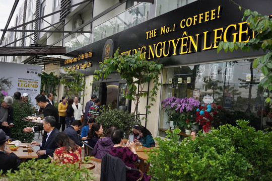 Ông Đặng Lê Nguyên Vũ khai trương cửa hàng Trung Nguyên Legend mới tại khu đô thị phát triển bậc nhất 'thành phố hoa phượng đỏ'