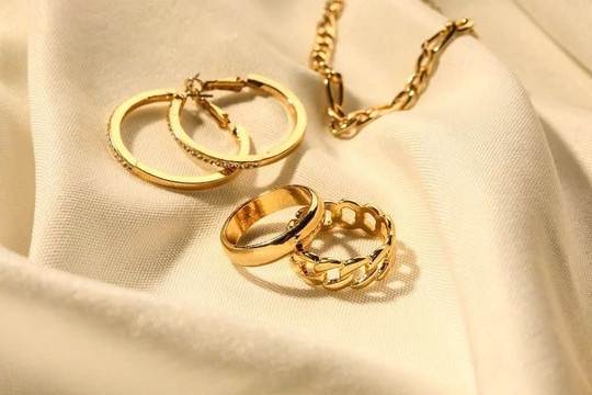 Giá vàng sáng 24/11: Trong nước đi ngang, giới phân tích cảnh báo rủi ro