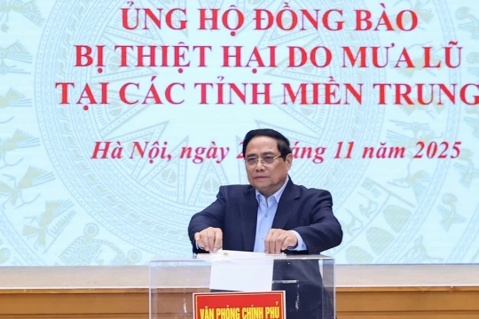 Thủ tướng: Nhanh chóng có Nghị quyết khắc phục hậu quả thiên tai, Nhân dân đang rất cần