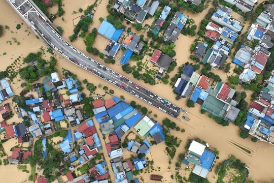 Vingroup (VIC) bất ngờ hỗ trợ khẩn cấp thêm 500 tỷ đồng cho đồng bào vùng bão lũ