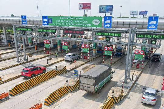 Việt Nam sắp vận hành hệ thống đèn giao thông thông minh: Giúp dòng xe di chuyển trôi chảy, giảm số đèn đỏ, giảm ùn tắc