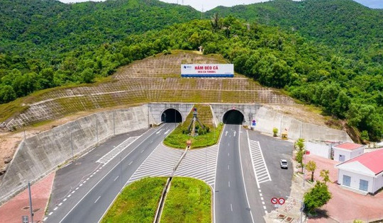 ‘Vua hầm’ Việt Nam miễn phí đường bộ cho các đoàn xe cứu trợ miền Trung