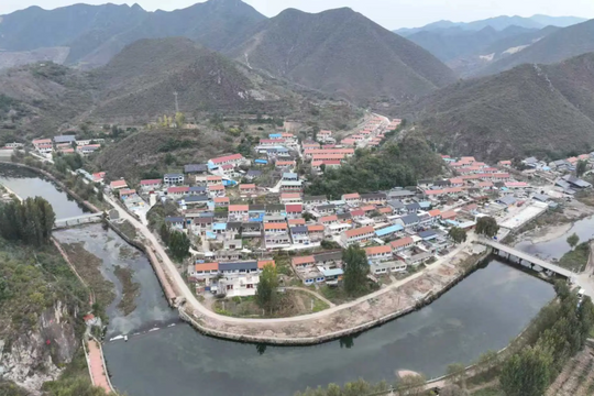 Kinh ngạc ngôi làng ‘bơm nước hút vàng’ điên cuồng, ngốn 300 triệu tiền điện