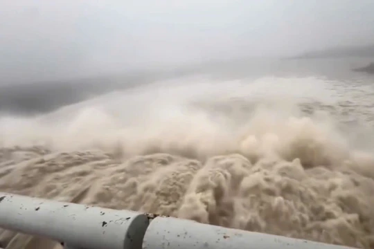 Lũ dữ ở miền Trung và bài học thủy điện xả nước cứu dân được 'trả tiền'