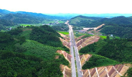Sắp hoàn thiện 'lên đời' tuyến quốc lộ quan trọng kết nối 2 tỉnh giáp Trung Quốc