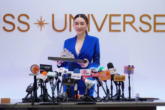 Quyền lực của cựu CEO, tỷ phú chuyển giới vừa bị phát lệnh truy nã: Từng sở hữu 15 công ty, được Forbes vinh danh