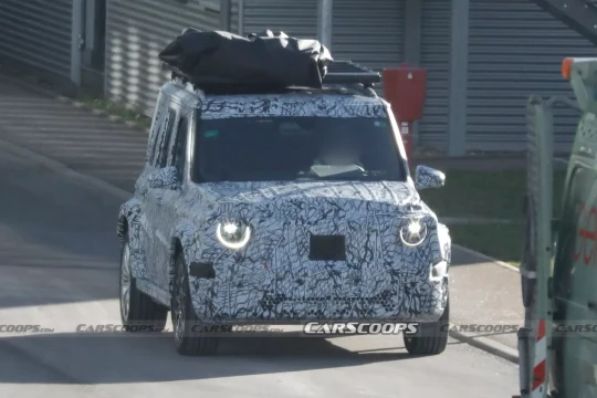 Mercedes-Benz 'đẻ thêm con út': 'Tiểu' G-Class lần đầu xuất hiện ngoài đời thực, nhỏ nhưng có võ