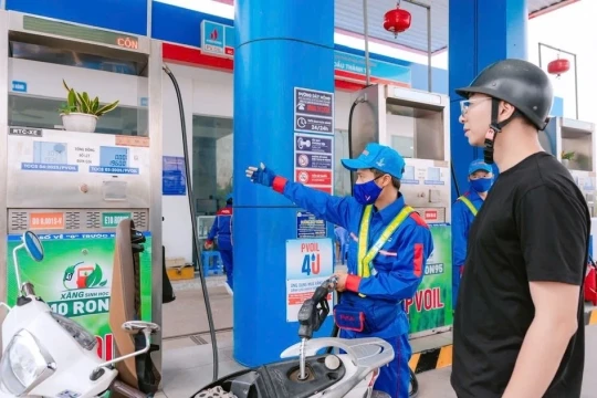 Vì sao nhiều người không mặn mà với xăng sinh học E10?