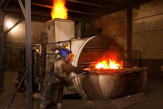 Cổ phiếu tăng 33% ngay ngày đầu niêm yết, ông chủ 56 tuổi trở thành tỷ phú ngành nhôm