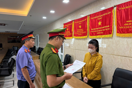 Khám xét, khởi tố ‘tiểu thương’ Phan Vũ Ngọc Trâm, tịch thu hơn 15.000 bao thuốc lá