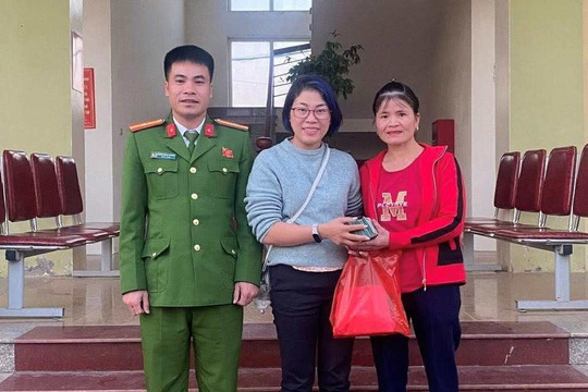 Chị N. ở Hà Nội chuyển vào một số tài khoản 400 triệu, phải đi hơn 300km đến nhờ công an giúp đỡ