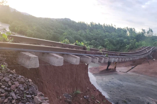 Đứt gãy giao thông sau lũ: Lập phương án khẩn cấp, đề xuất thi công theo lệnh đặc biệt