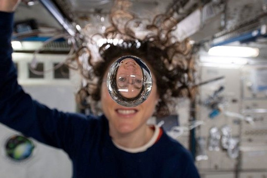 Đi vệ sinh trên tàu vũ trụ ở ngoài không gian: Những bí mật chưa kể!