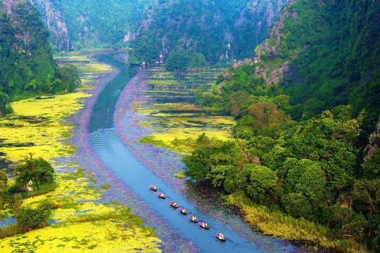 Cách Hà Nội hơn 90km có con sông được mệnh danh là 'không có bờ', mùa nào cũng đẹp nên thơ