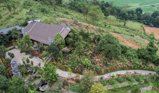 NSND trẻ nhất Việt Nam sở hữu biệt phủ 8.000m2 ở ngoại thành: Hòn non bộ cao bằng nhà 2 tầng, điện thờ hướng ra dãy núi Ba Vì