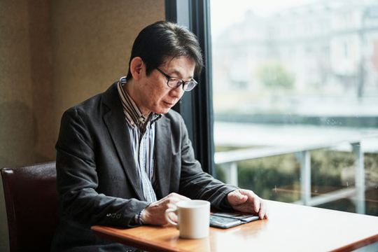 Trúng độc đắc 100 tỷ đồng, ông S. giấu vợ con mua xe sang, đi du lịch xa hoa và cái kết bất ngờ