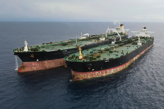 Quốc gia Đông Nam Á rao bán siêu tàu chở 167.000 tấn dầu thô bị Mỹ trừng phạt, giá trị lên tới 1.800 tỷ đồng