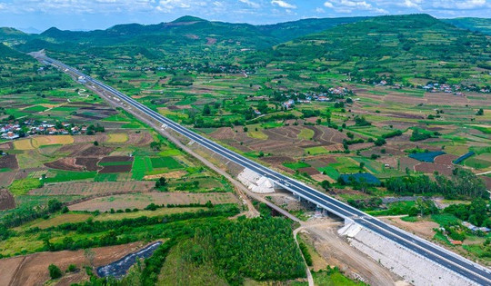 Tuyến cao tốc gần 11.000 tỷ có bóng dáng Tập đoàn Đèo Cả hối hả về đích sau thời gian gặp khó