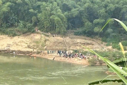 Một Chánh văn phòng Đảng ủy xã mất tích trên sông