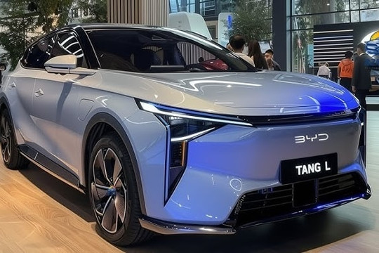 Mẫu SUV từng khiến khách Việt phải lăn tăn vì tên gọi đã có bản nâng cấp, pin sạc thần tốc vỏn vẹn 5 phút đã chạy xa tới 670km, giá gần 800 triệu