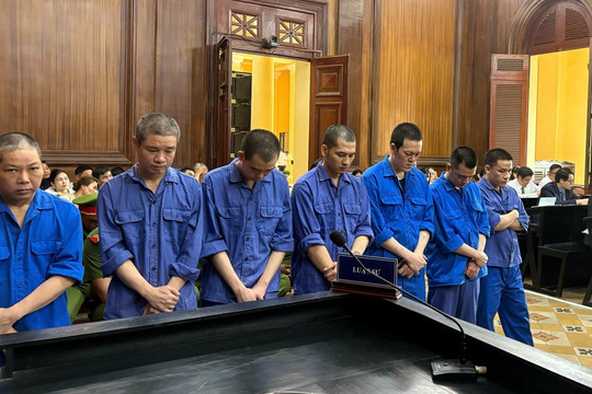 Tuyên án 20 năm tù với cựu cán bộ thuế sinh năm 1982