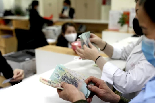 Bộ Nội vụ yêu cầu nắm bắt tình hình tiền lương, thưởng Tết 2026 tại doanh nghiệp