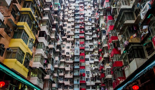 Hong Kong trong ‘ma trận chung cư’: Monster Building và nỗi sợ cháy nổ giữa đô thị chật chội