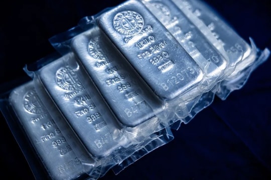Giá bạc lập đỉnh cao nhất mọi thời đại nhờ kỳ vọng Fed giảm lãi suất