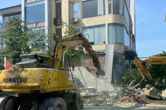 Đông Anh ra quân cưỡng chế trường hợp vi phạm chiếm dụng đất công