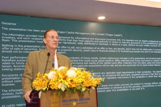 Chủ tịch Dragon Capital: Dự báo lợi nhuận doanh nghiệp năm 2026 tăng 16–18%, P/E vẫn hấp dẫn