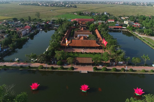 Cổ tự 400 năm tuổi có gác chuông gỗ cao nhất Việt Nam, sở hữu báu vật đang được đề nghị công nhận Bảo vật Quốc gia