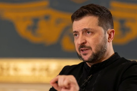 Tăng tốc đàm phán hòa bình: Tổng thống Ukraine thăm Pháp, cử phái đoàn đến Mỹ