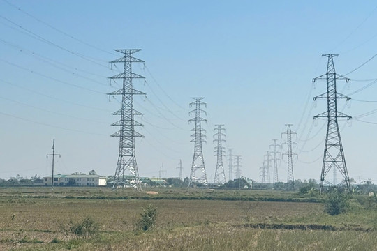 Chính thức đóng điện dự án đường dây quy mô 557 tỷ - bước tiến lớn trong việc kết nối lưới điện với Lào