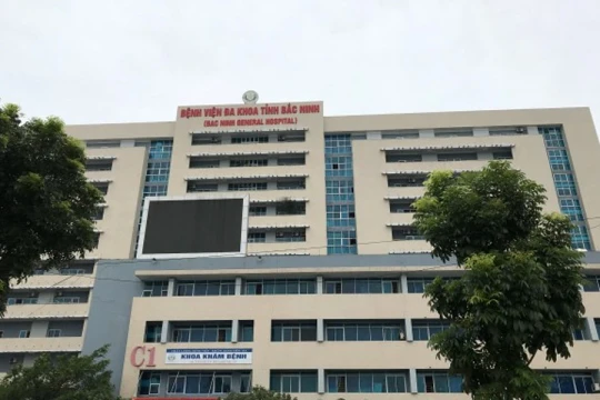 Bệnh nhân rơi từ tầng 8 bệnh viện, tử vong