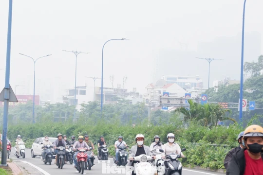 TPHCM mịt mù, thời tiết trong tháng cuối năm 2025 ra sao?