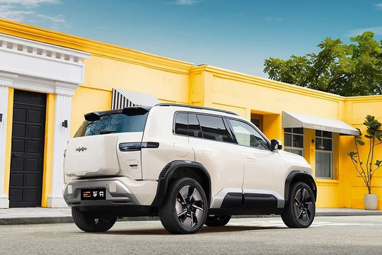 Mẫu SUV off-road hầm hố giá chỉ hơn 460 triệu: 2 loại động cơ tùy chọn, có thêm tính năng hiếm có ở dòng xe phổ thông