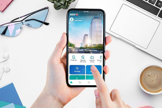 Mỗi tháng khách hàng đang phải trả bao nhiêu tiền phí quản lý tài khoản ngân hàng?