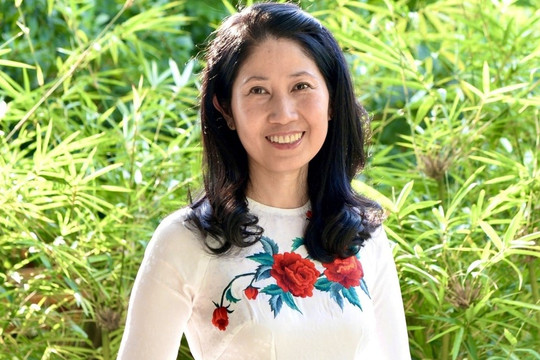 Bác sĩ người Việt được WHO giao nhiệm vụ quan trọng, là PGS, Tiến sĩ, Phó Hiệu trưởng trường Y, nhà có 3 thế hệ bác sĩ nội trú sản khoa