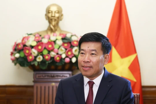 Việt Nam - Lào củng cố quan hệ đặc biệt, tạo động lực mới cho hợp tác chiến lược