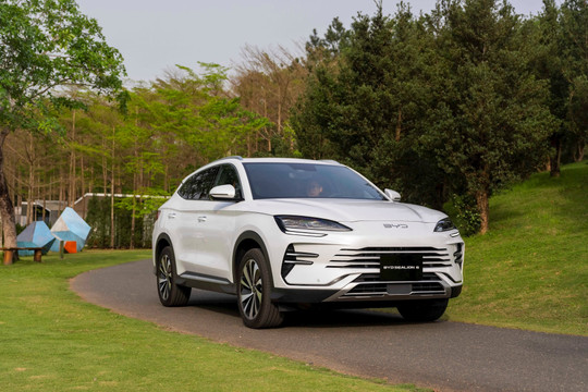 Hãng xe điện lớn nhất Trung Quốc 'tất tay' cuối năm: Mua xe tặng sạc, tặng bảo hiểm, giảm trước bạ tới 50%